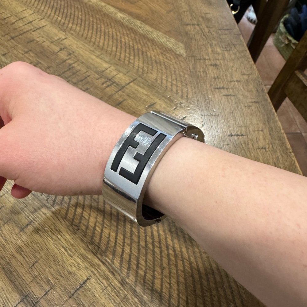 FENDI 3250L WATCH